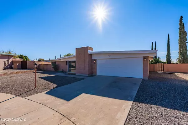 8868 E Bluefield Street, Tucson, AZ 85710