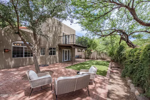 3328 N Deerspring Court, Tucson, AZ 85750