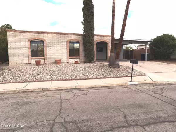 9415 E Simon Place, Tucson, AZ 85710