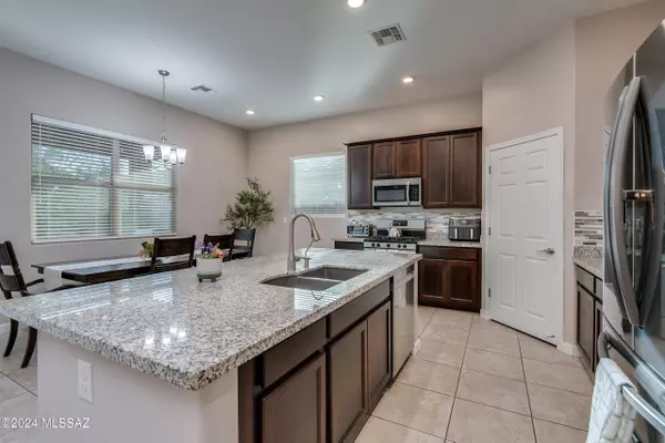 Marana, AZ 85653,9455 W Lone Cougar Way