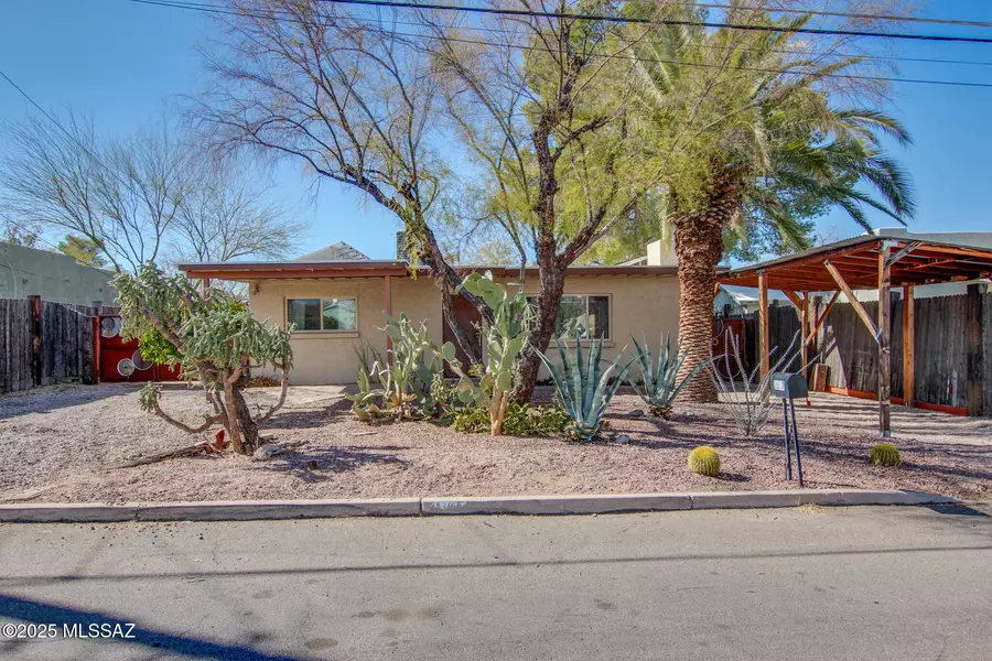 2537 N Desert Avenue, Tucson, AZ 85712