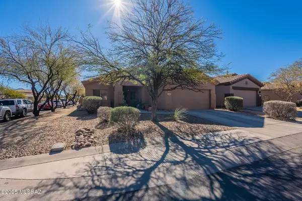 352 E Calle Cerita, Green Valley, AZ 85614