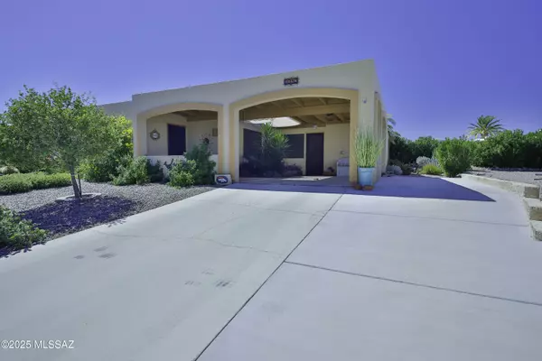 2082 S Santa Carla Drive, Green Valley, AZ 85614