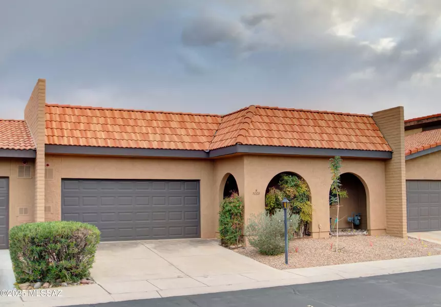 5008 E North Regency Circle, Tucson, AZ 85711