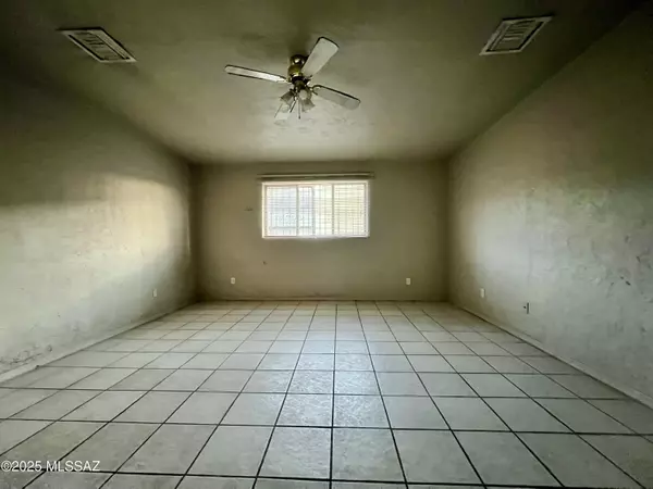 Nogales, AZ 85621,136 N Little Page Street