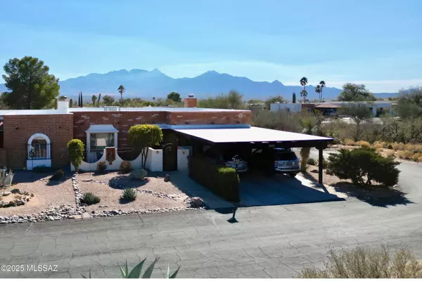 565 S Paseo La Rueda Circle, Green Valley, AZ 85614