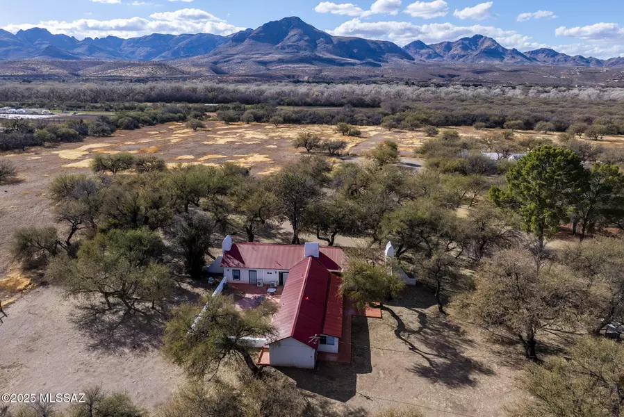 49 Right Of Way Road, Tubac, AZ 85646