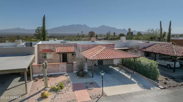 541 S Paseo La Rueda Circle, Green Valley, AZ 85614