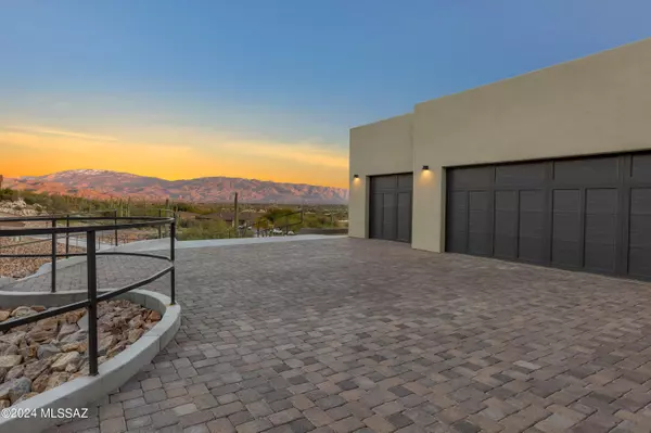 5555 N Sabino Highlands Place, Tucson, AZ 85749