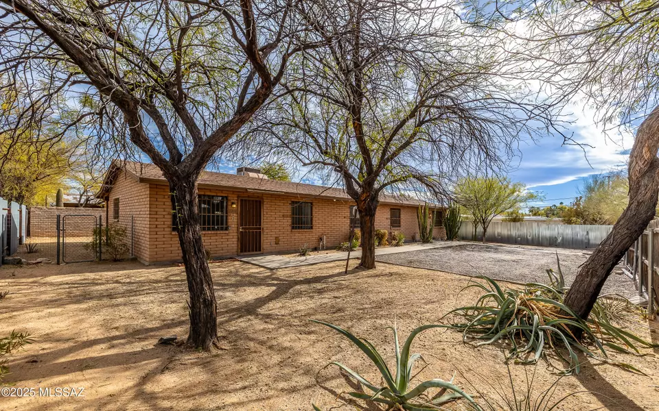 1716 N Dodge Boulevard, Tucson, AZ 85716