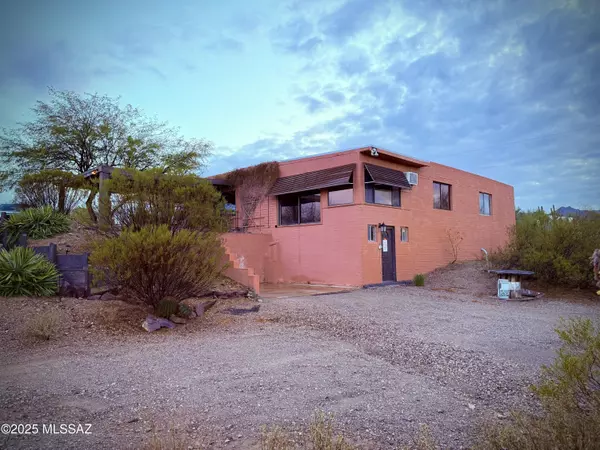 Tucson, AZ 85745,2830 N Sunrock Lane