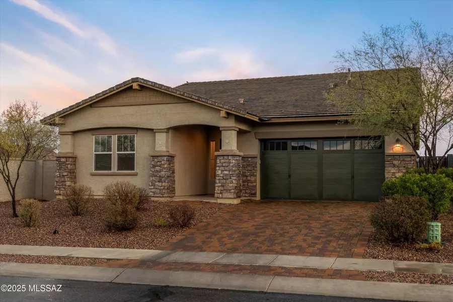 1013 W Desert Firetail Lane, Oro Valley, AZ 85755