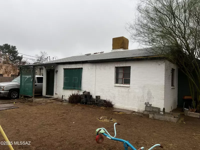 2738 La Verne AvenueN, Tucson, AZ 85712