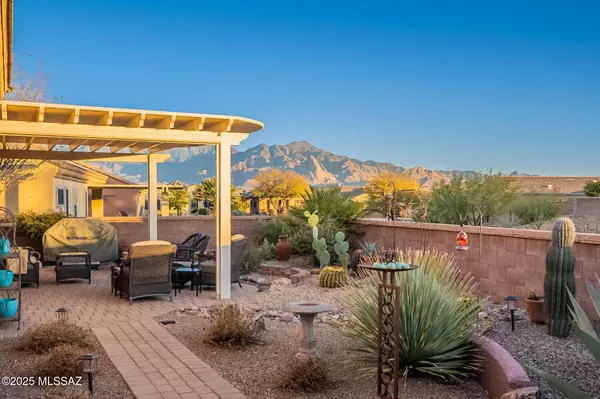 2011 W Demetrie Canyon Drive, Green Valley, AZ 85622