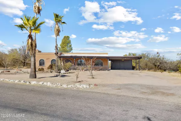 842 W Calle De Marzo, Green Valley, AZ 85614