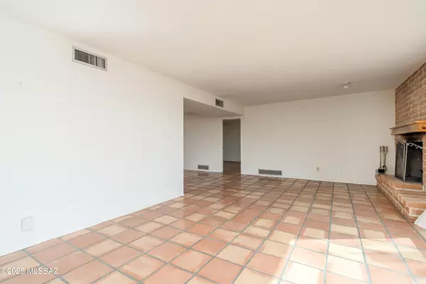 Tucson, AZ 85718,1305 E Thunderhead Circle