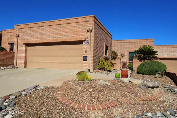 1110 W Camino Del Pato, Green Valley, AZ 85622