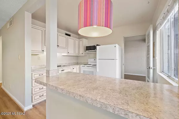 Tucson, AZ 85710,8140 E Broadway Boulevard #G-103