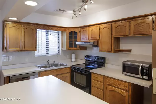 Tucson, AZ 85711,5902 E Oak Street