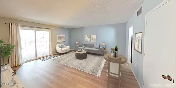 47 W Calle Del Lago, Green Valley, AZ 85614