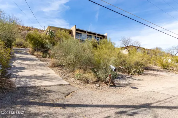 Tucson, AZ 85745,212 S Panorama Circle