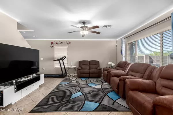 Sahuarita, AZ 85629,944 W Calle Sauce Blanco