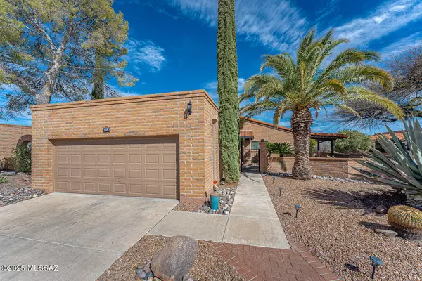 924 W Desert Hills Drive, Green Valley, AZ 85622