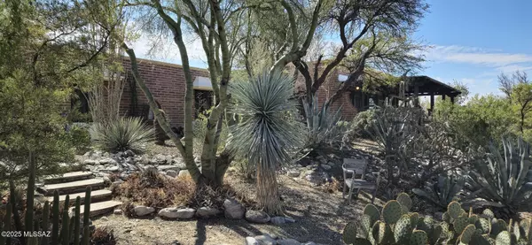 2552 E Cerrada Adelita, Tucson, AZ 85718