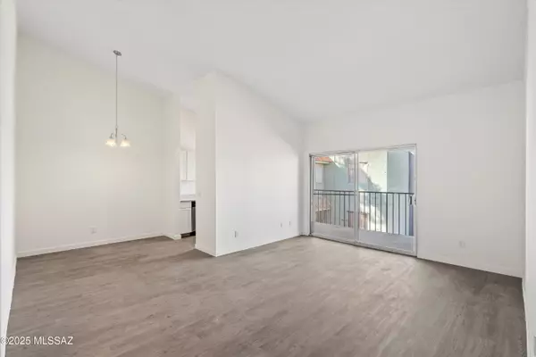 808 S Langley Avenue #UNIT 204, Tucson, AZ 85710