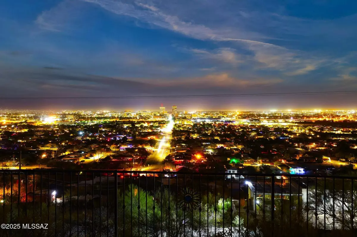 Tucson, AZ 85745,2 S Panorama Circle