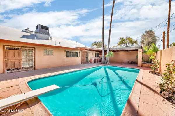 Tucson, AZ 85711,223 N Rojen Court