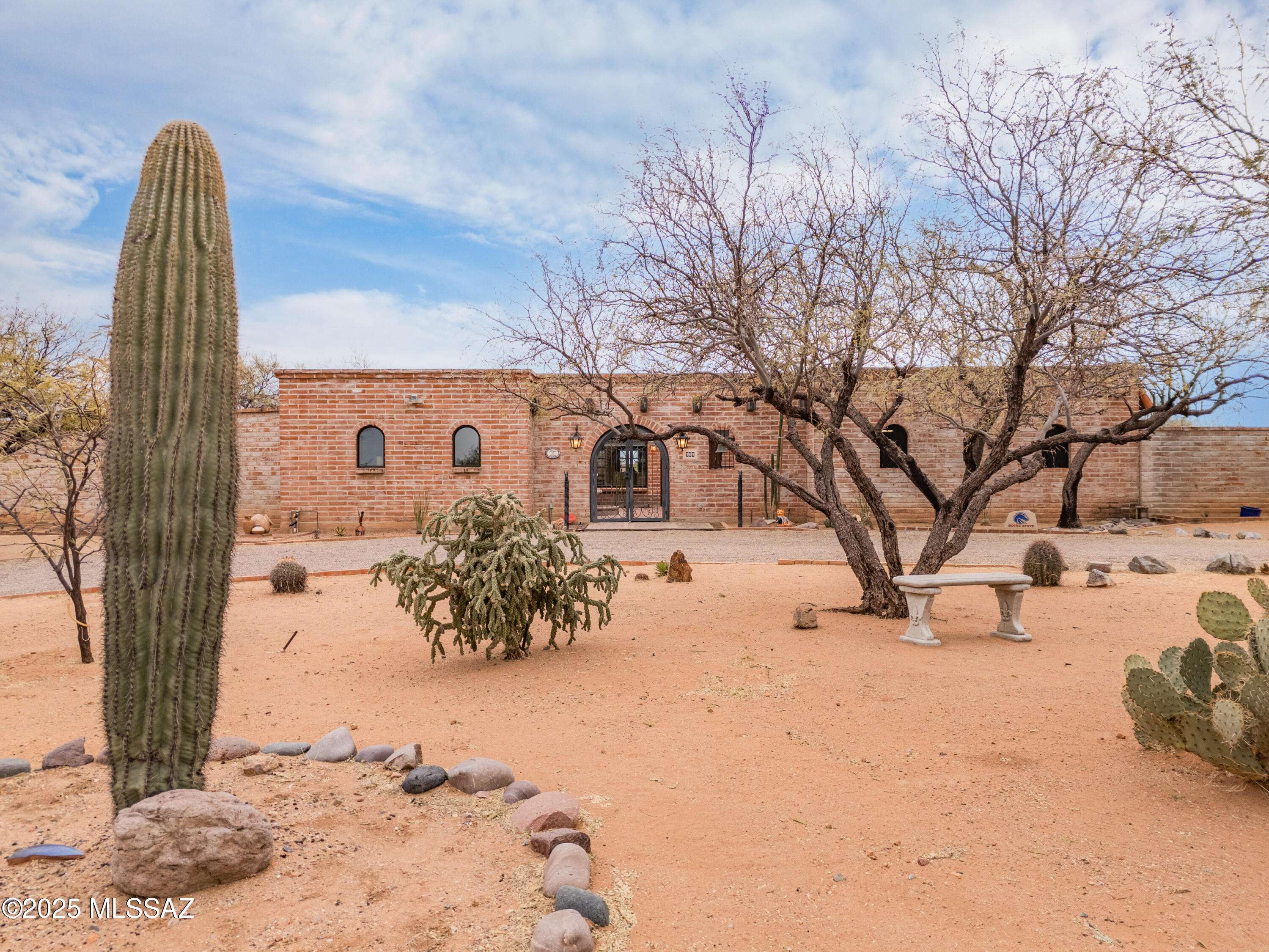 909 W Mission Twin Buttes Road, Green Valley, AZ 85622