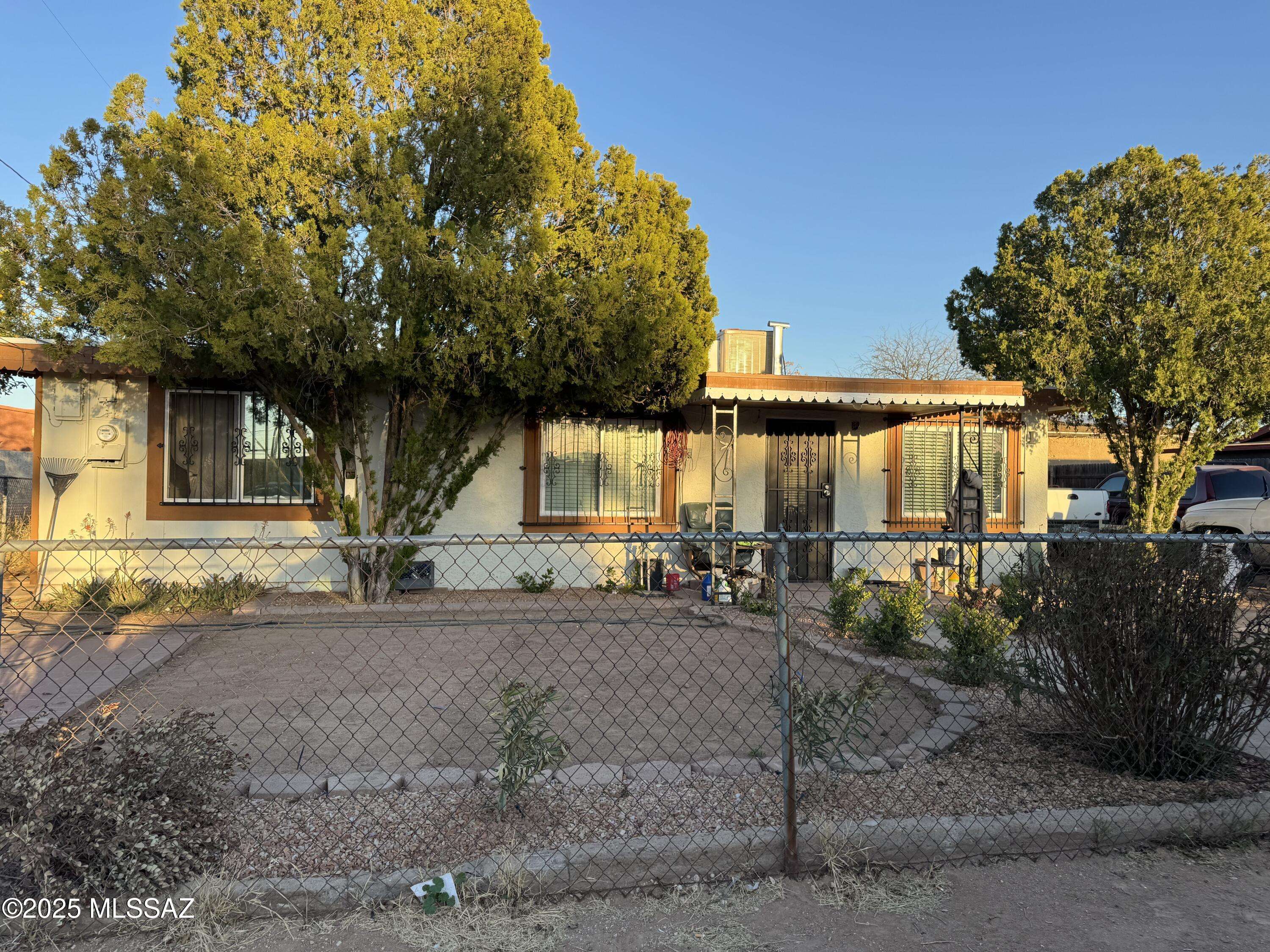 5017 S 11th Avenue, Tucson, AZ 85706