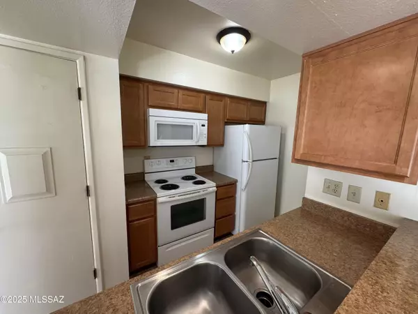 Tucson, AZ 85715,6633 E Calle La Paz #B