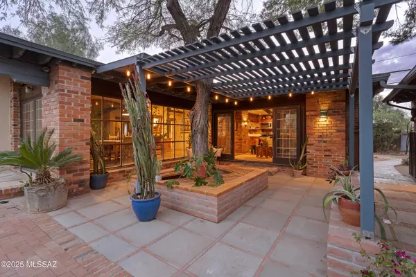 1625 E Mitchell Street,  Tucson,  AZ 85719