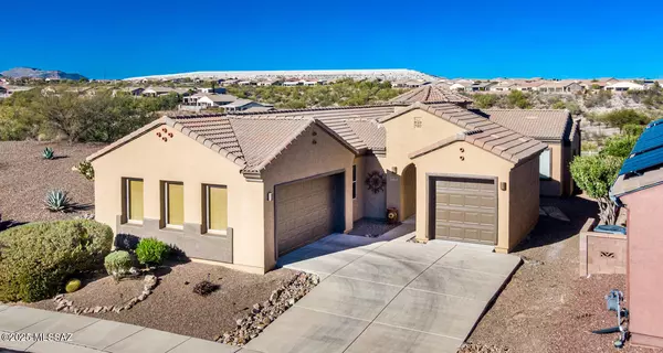 2010 W Acacia Bluffs Drive, Green Valley, AZ 85622