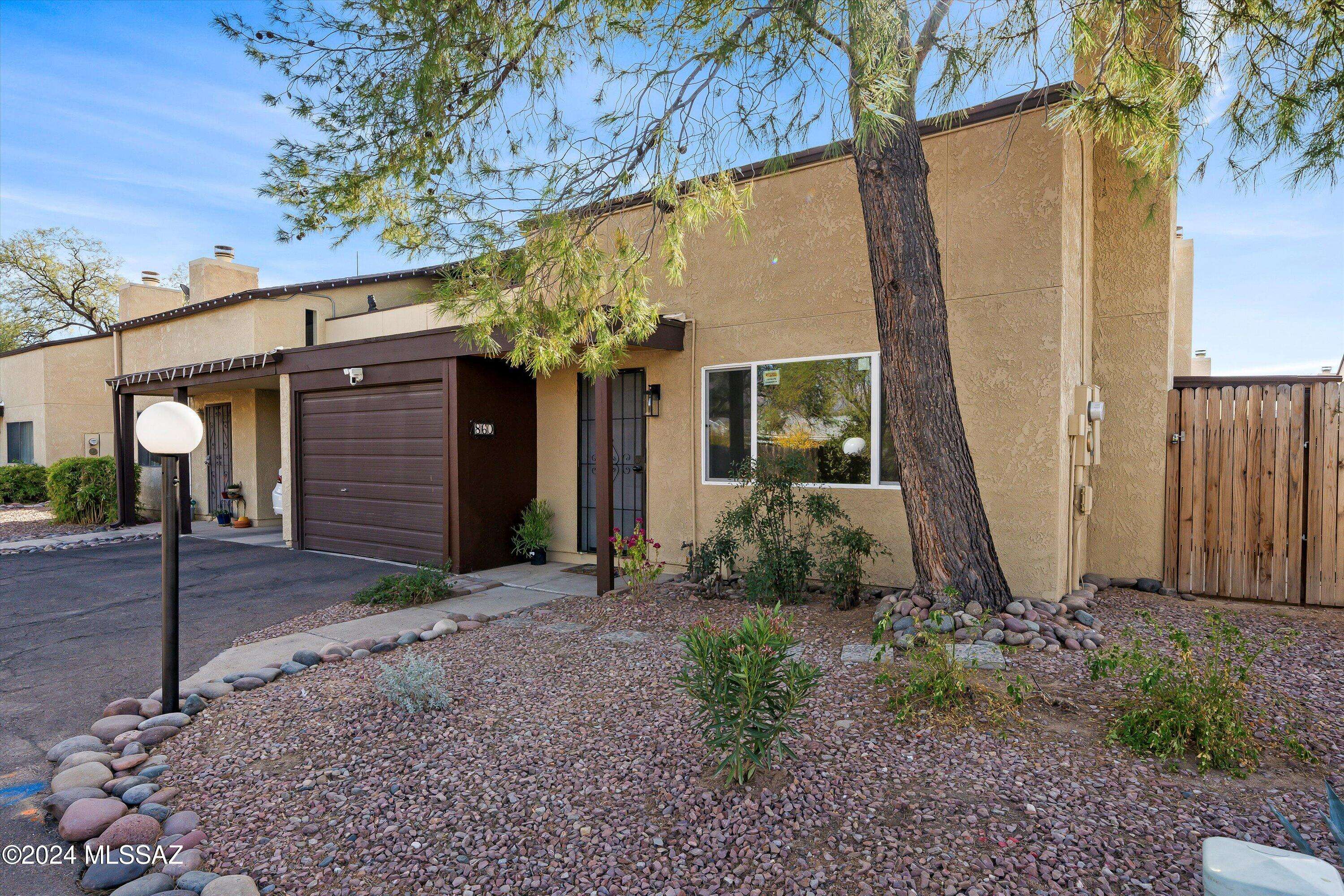860 E Horsetail Lane, Tucson, AZ 85719