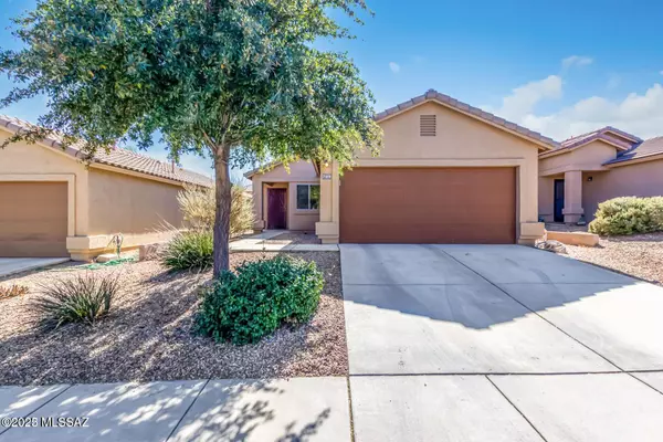 709 W Cholla Crest Drive, Green Valley, AZ 85614