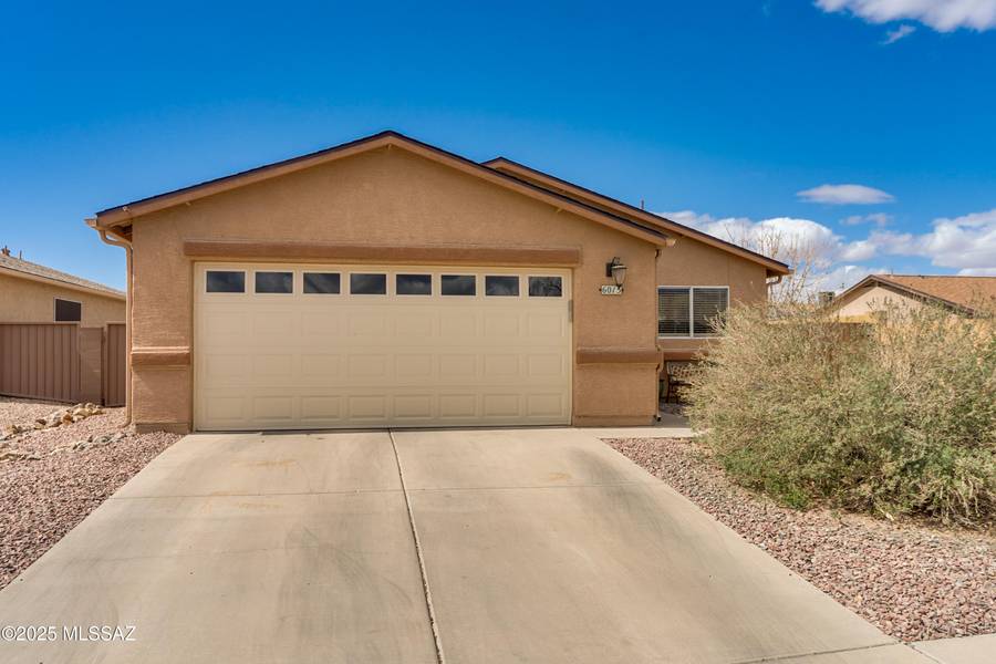 6015 N Applesauce Court, Tucson, AZ 85741