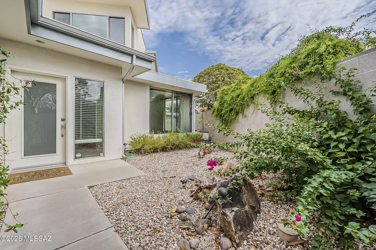 Tucson, AZ 85719,2239 E 1st Street #1