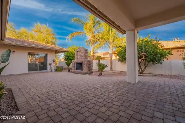 Oro Valley, AZ 85755,449 W Sunview Drive