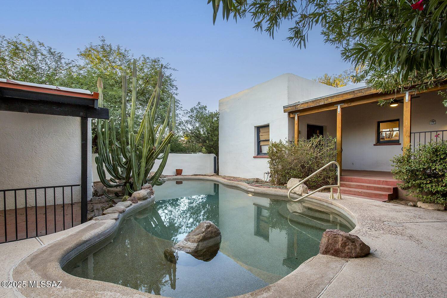 Tucson, AZ 85719,2422 E 1st Street