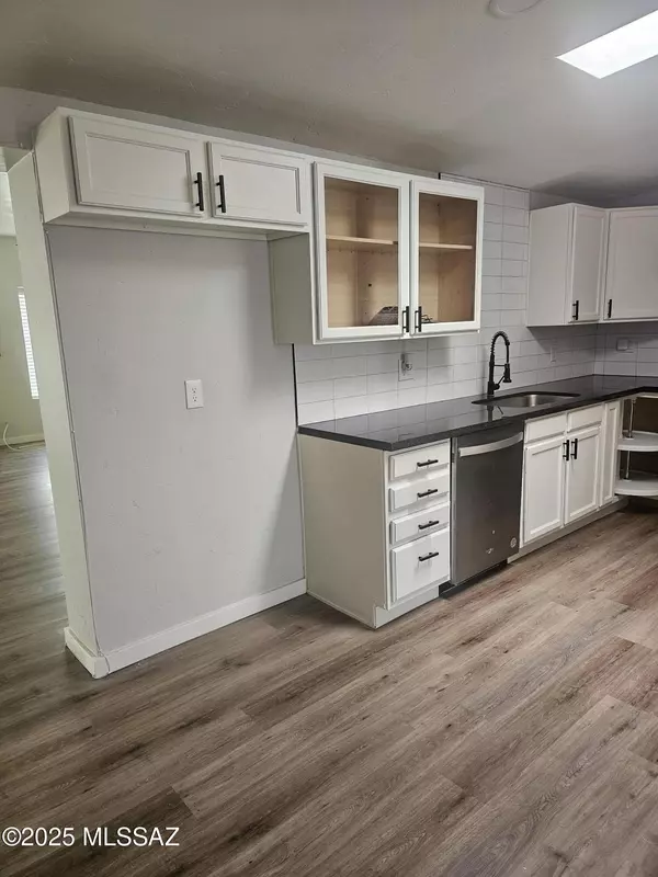 Tucson, AZ 85710,6652 E Calle Herculo