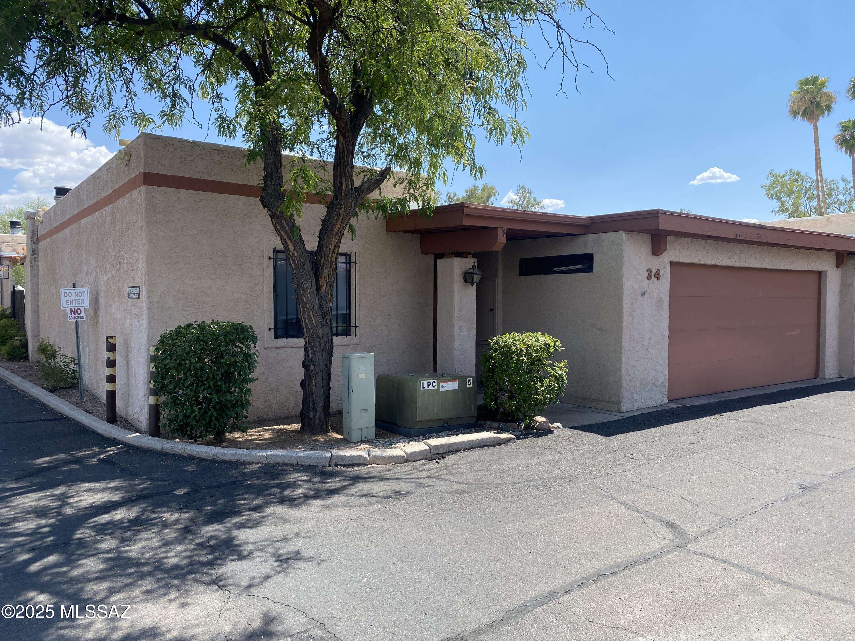 1949 N Swan Road #UNIT 34, Tucson, AZ 85712