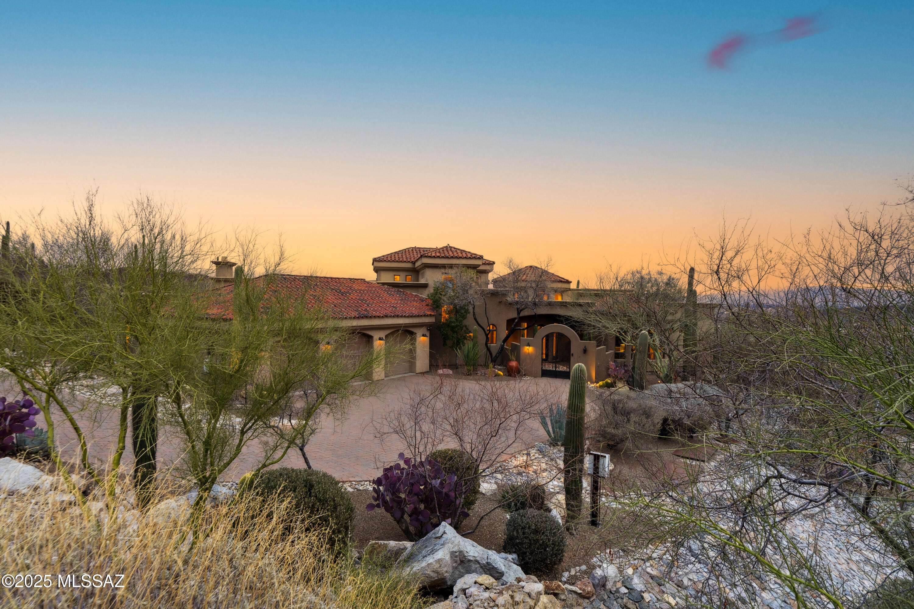 260 N Resort Hills Place, Tucson, AZ 85745