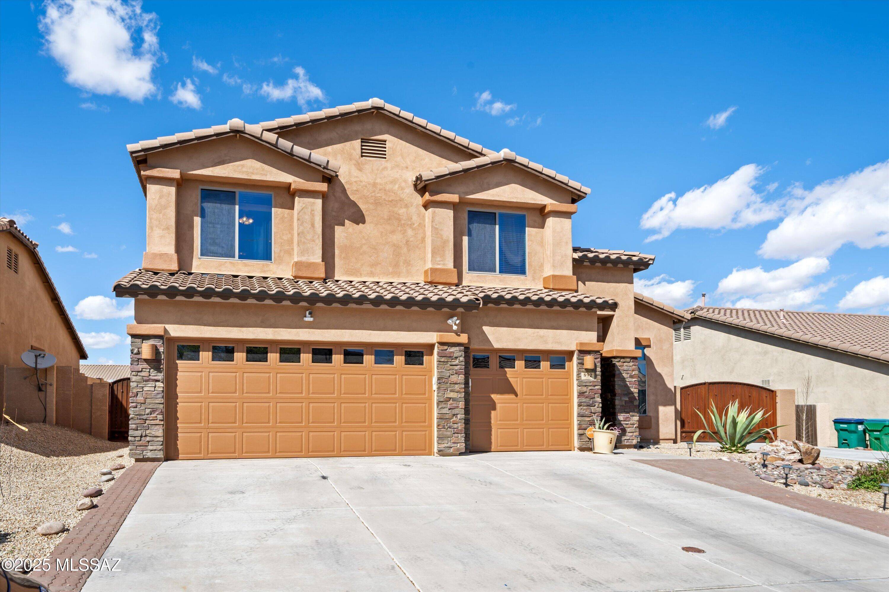 Sahuarita, AZ 85629,892 W Calle Barbitas