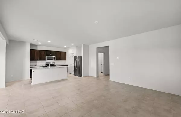 Sahuarita, AZ 85629,864 W Calle El Teclado