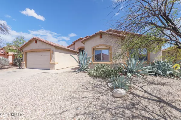 8418 N Sayante Way, Tucson, AZ 85743