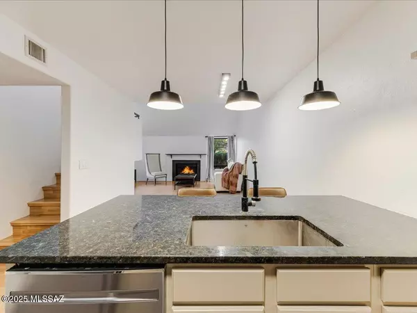 Tucson, AZ 85718,5675 N Camino Esplendora  #7139