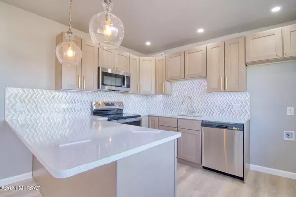 3812 W North Aire Place,  Tucson,  AZ 85741